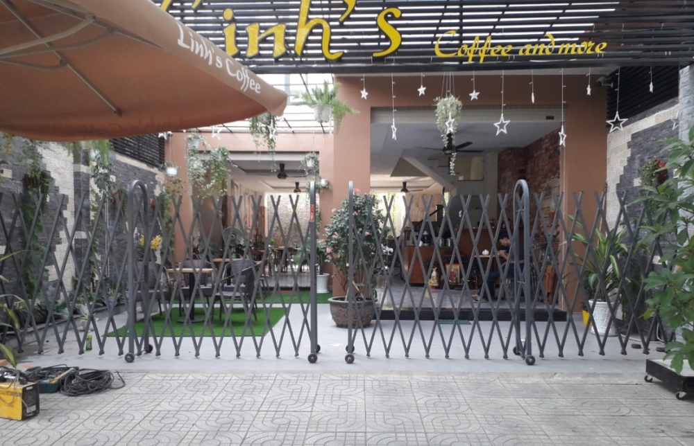 Hàng Rào Xếp Chữ U Ngăn Quán Cà Phê